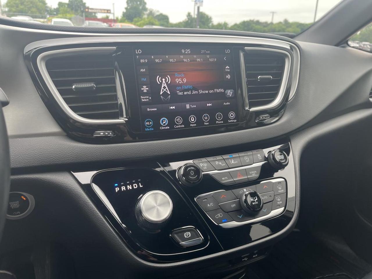 2020 Chrysler Pacifica Launch Edition Photo