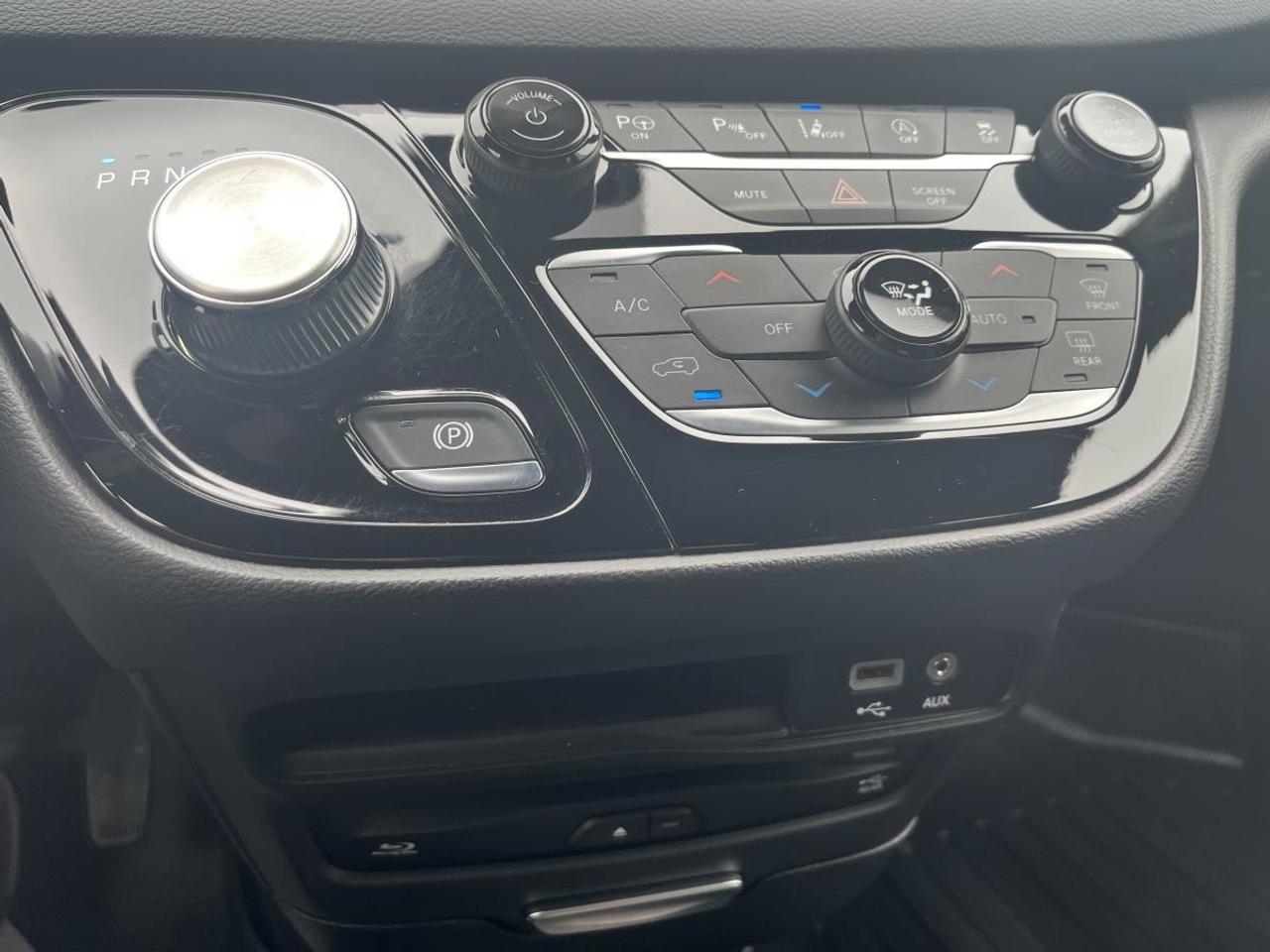 2020 Chrysler Pacifica Launch Edition Photo