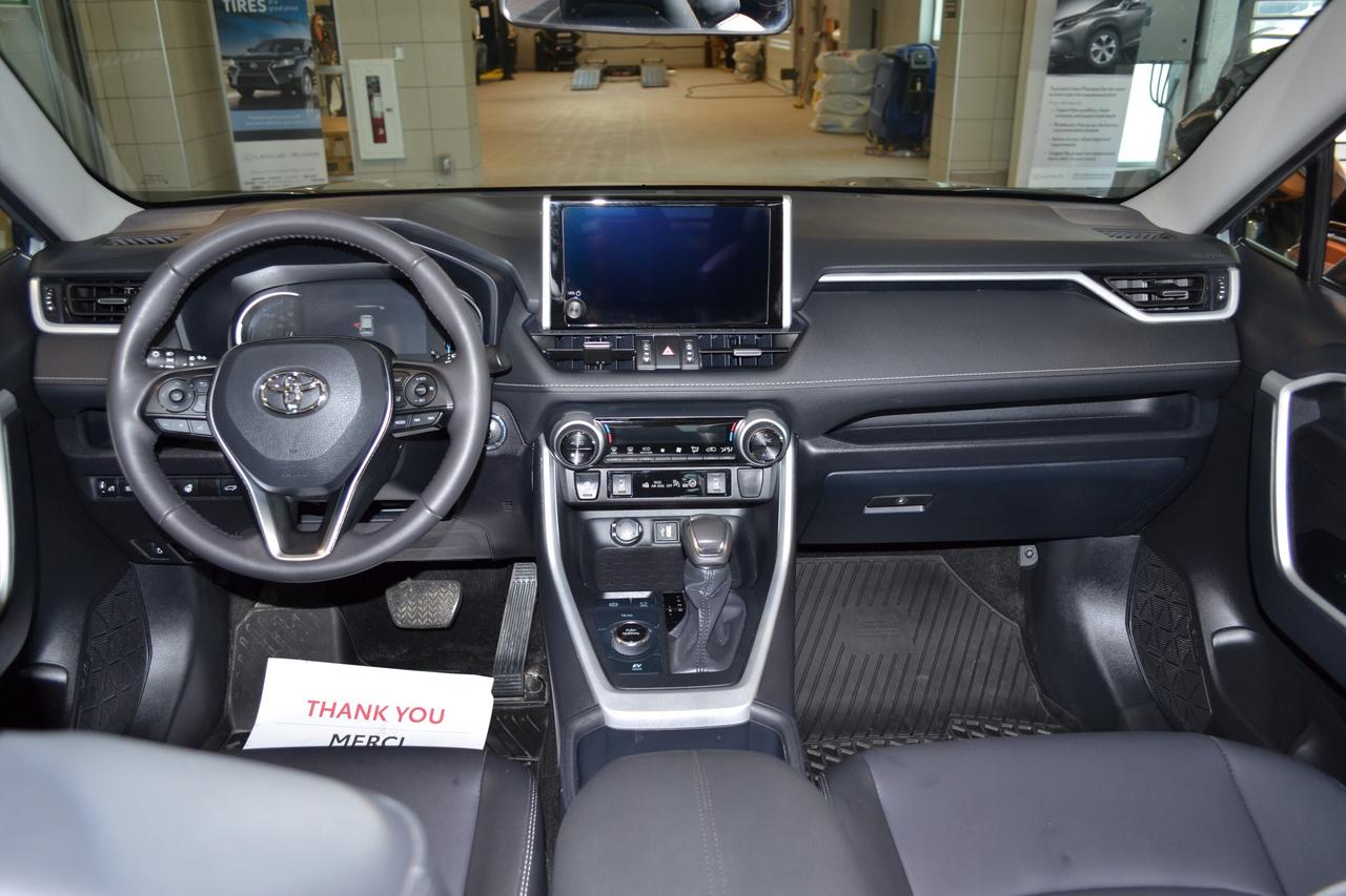 2025 Toyota RAV4 Hybrid XLE Photo