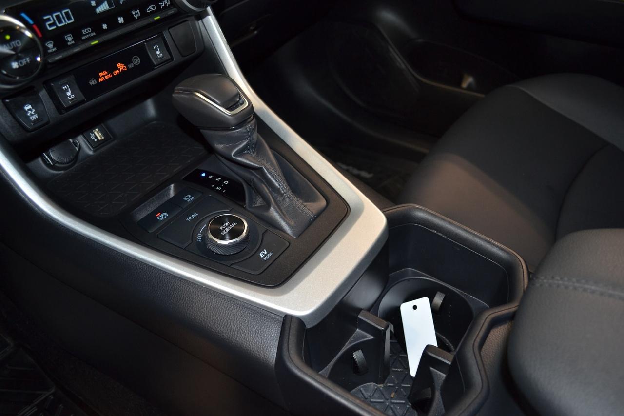 2025 Toyota RAV4 Hybrid XLE Photo