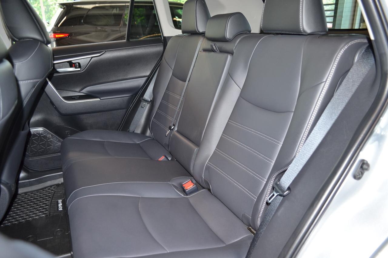 2025 Toyota RAV4 Hybrid XLE Photo
