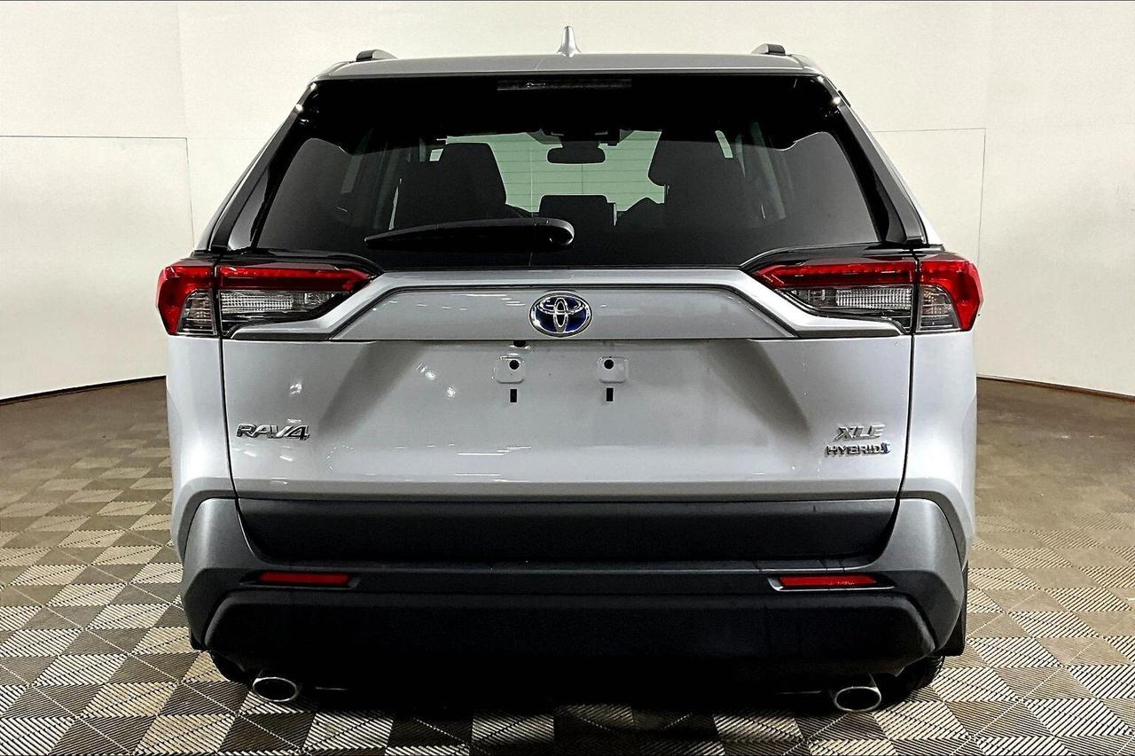 2024 Toyota RAV4 Hybrid XLE AWD Photo