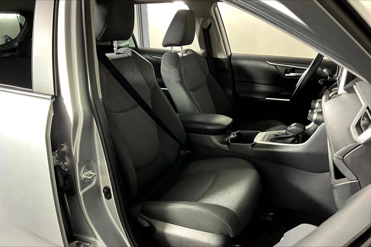 2024 Toyota RAV4 Hybrid XLE AWD Photo