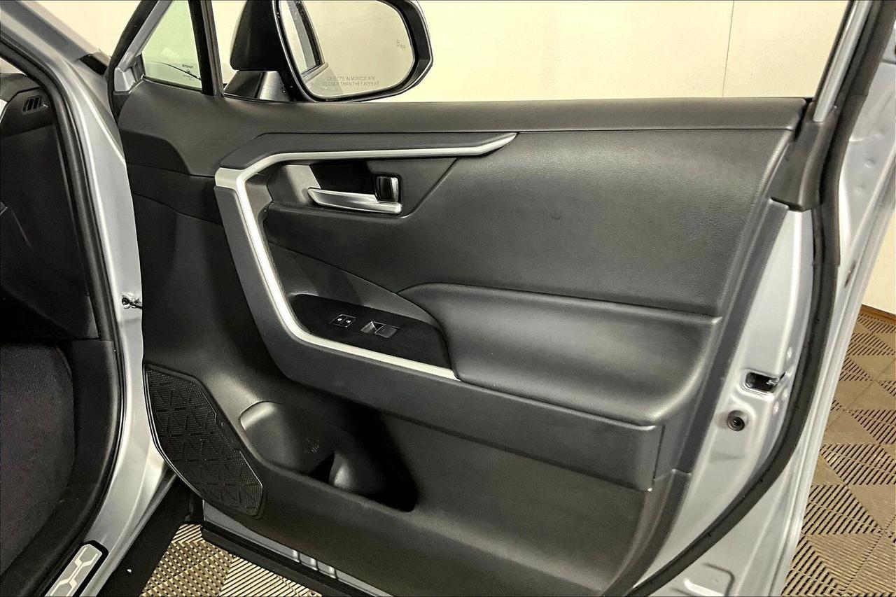 2024 Toyota RAV4 Hybrid XLE AWD Photo
