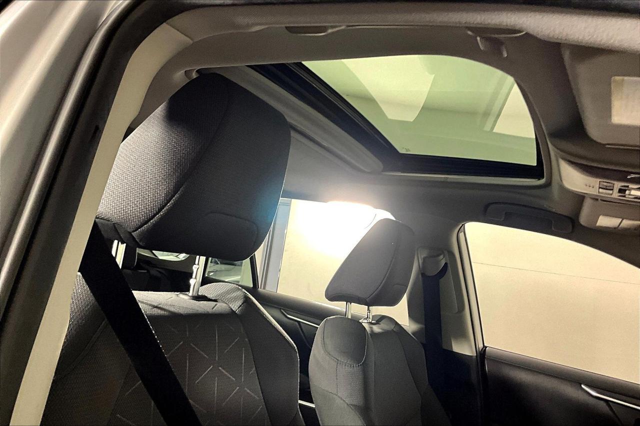 2024 Toyota RAV4 Hybrid XLE AWD Photo