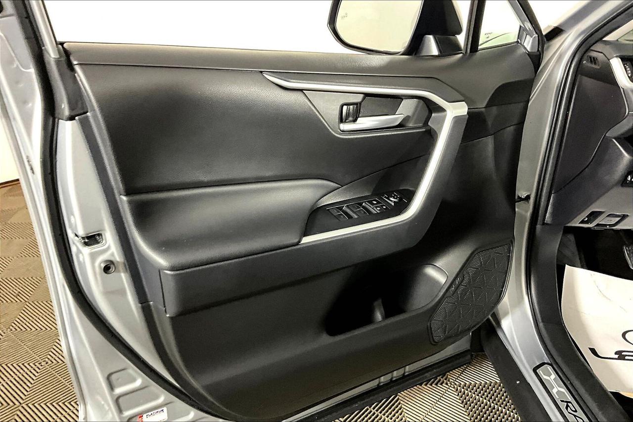 2024 Toyota RAV4 Hybrid XLE AWD Photo