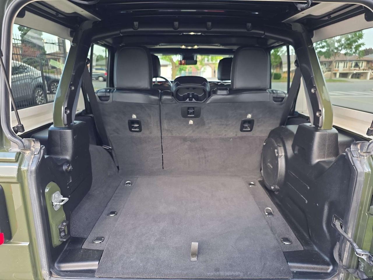 2021 Jeep Wrangler Unlimited Rubicon 4x4 * NO ACCIDENTS / SKY ONE-TOUCH POWER TOP Photo