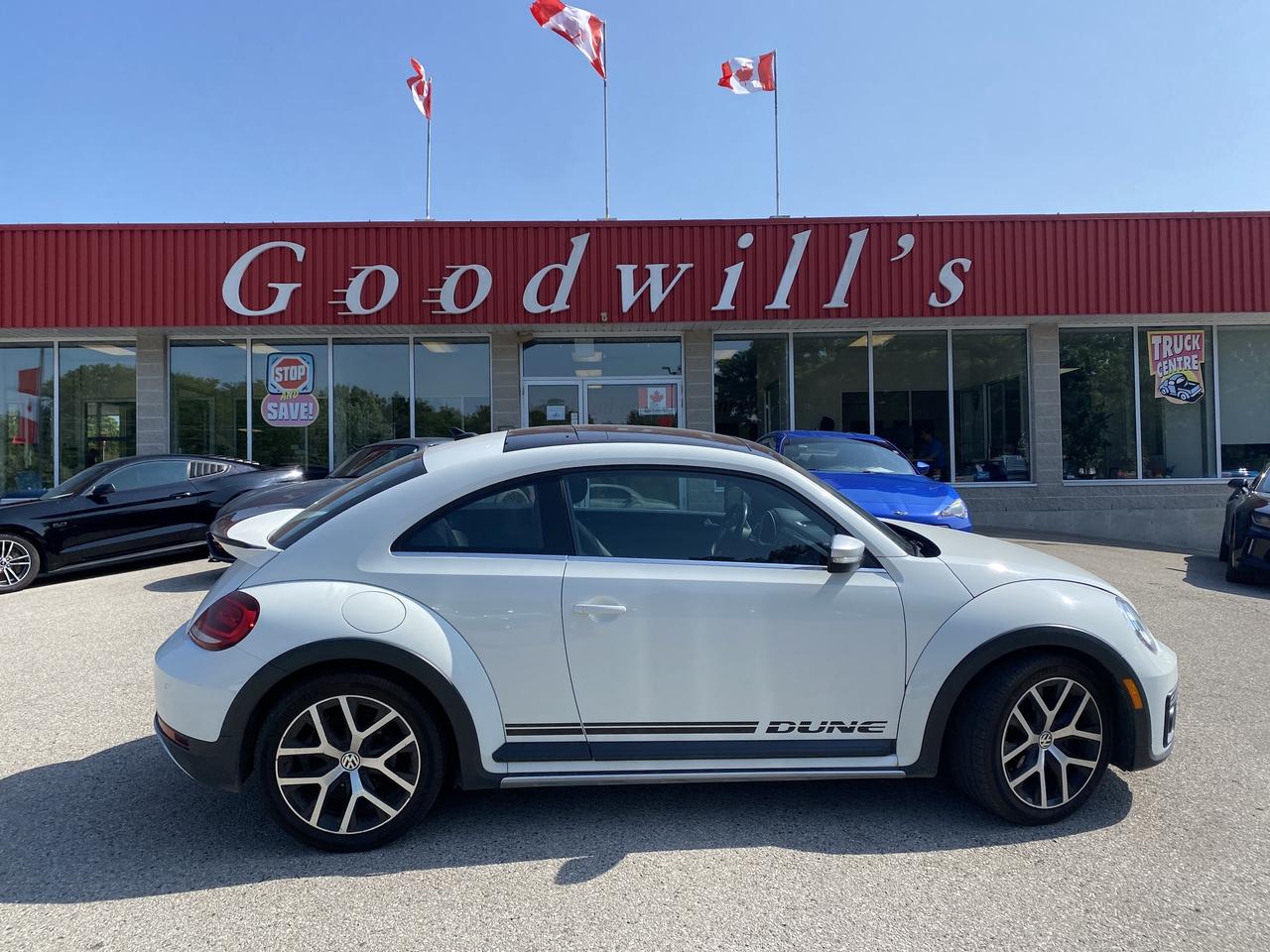 2017 Volkswagen Beetle Coupe DUNE, AUTO, CLEAN CARFAX, HEATED SEATS, SUNROOF! Photo