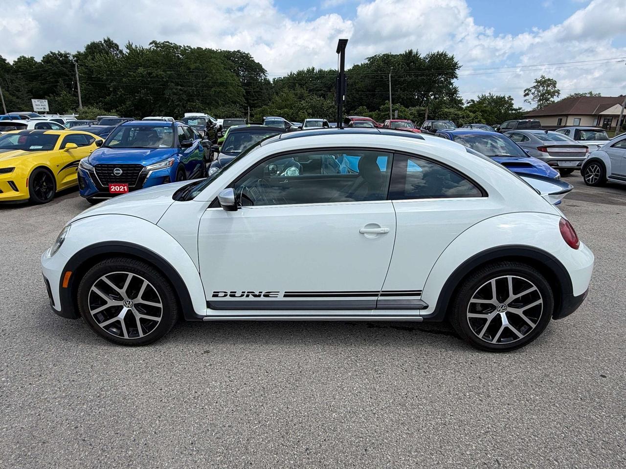 2017 Volkswagen Beetle Coupe DUNE, AUTO, CLEAN CARFAX, HEATED SEATS, SUNROOF! Photo