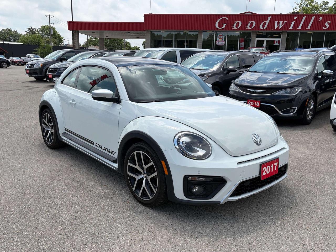 2017 Volkswagen Beetle Coupe DUNE, AUTO, CLEAN CARFAX, HEATED SEATS, SUNROOF! Photo