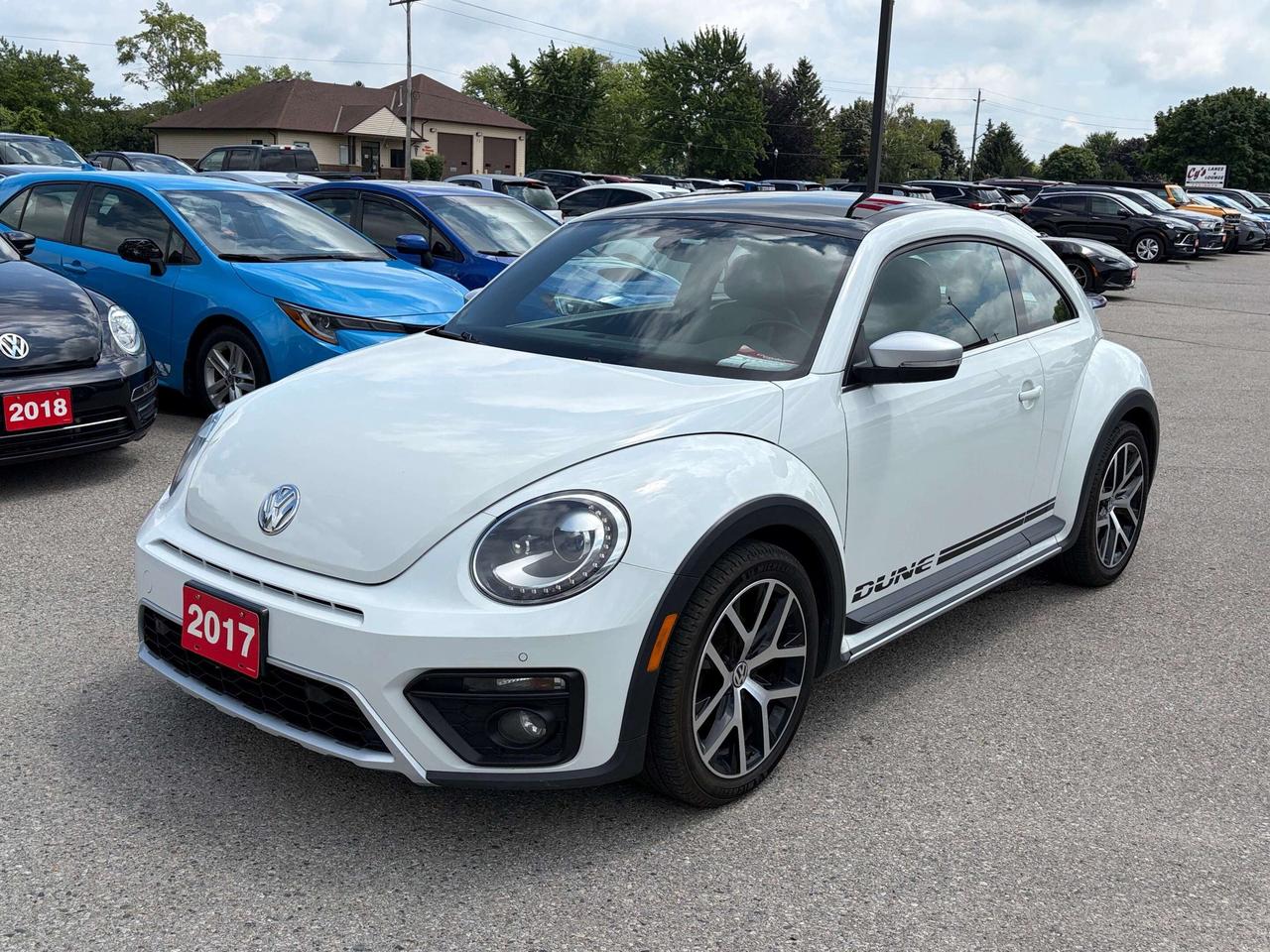 2017 Volkswagen Beetle Coupe DUNE, AUTO, CLEAN CARFAX, HEATED SEATS, SUNROOF! Photo