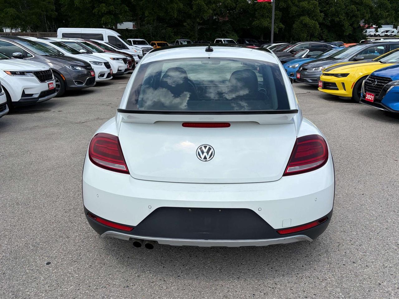 2017 Volkswagen Beetle Coupe DUNE, AUTO, CLEAN CARFAX, HEATED SEATS, SUNROOF! Photo