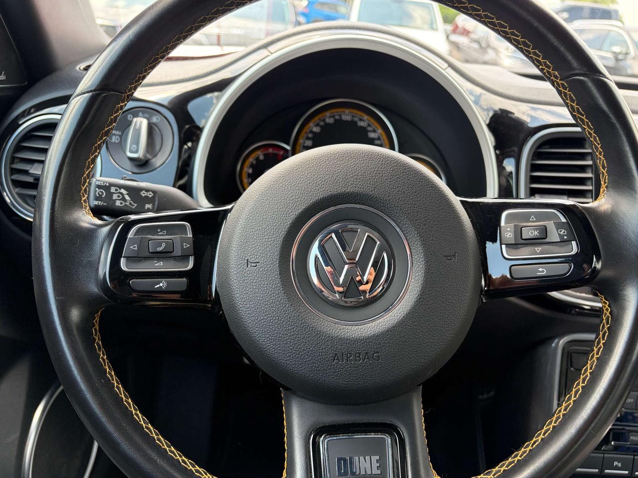 2017 Volkswagen Beetle Coupe DUNE, AUTO, CLEAN CARFAX, HEATED SEATS, SUNROOF! Photo