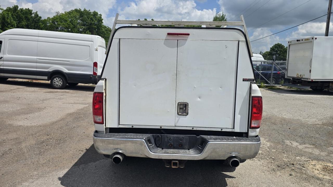 2015 RAM 1500 SLT - QuadCab - 4x4 - 5.7L V8 + Truck Cap Photo