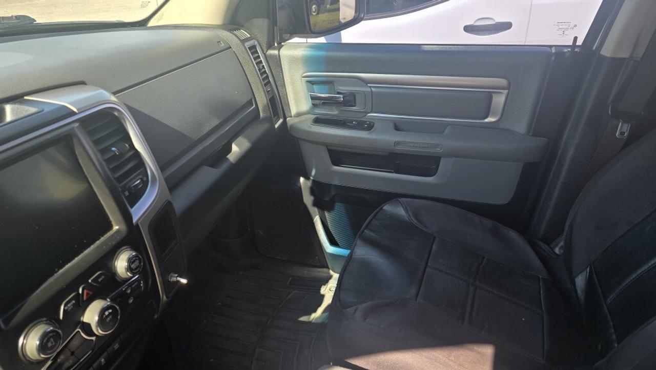 2015 RAM 1500 SLT - QuadCab - 4x4 - 5.7L V8 + Truck Cap Photo