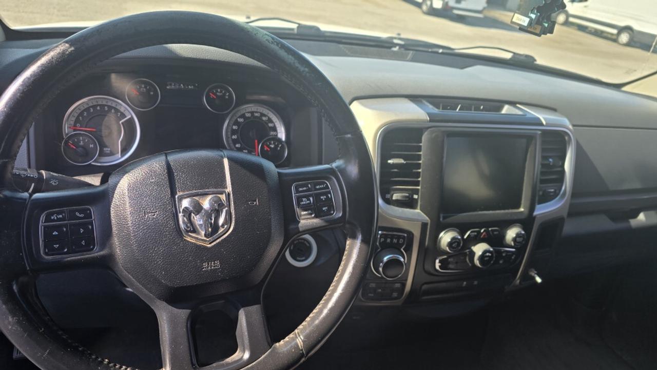 2015 RAM 1500 SLT - QuadCab - 4x4 - 5.7L V8 + Truck Cap Photo