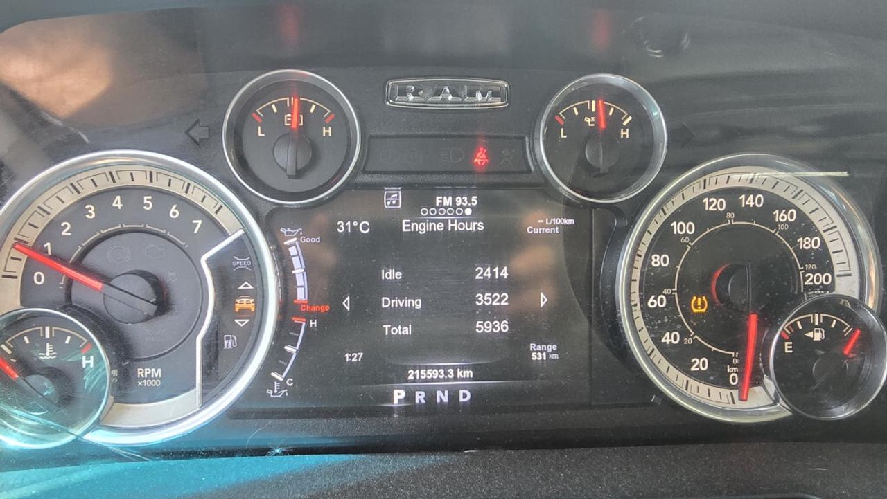 2015 RAM 1500 SLT - QuadCab - 4x4 - 5.7L V8 + Truck Cap Photo