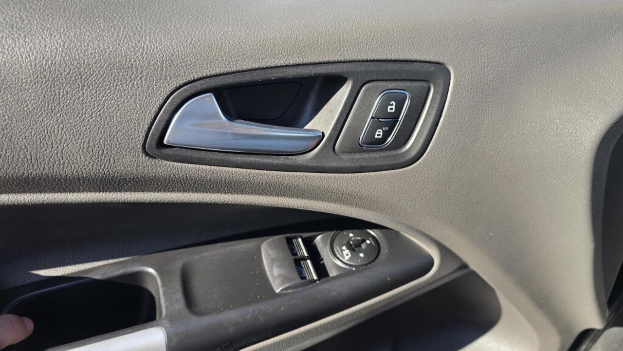 2022 Ford Transit Connect XLT - Double Sliding Door - 4Cyl Gas - Shelves/Div Photo