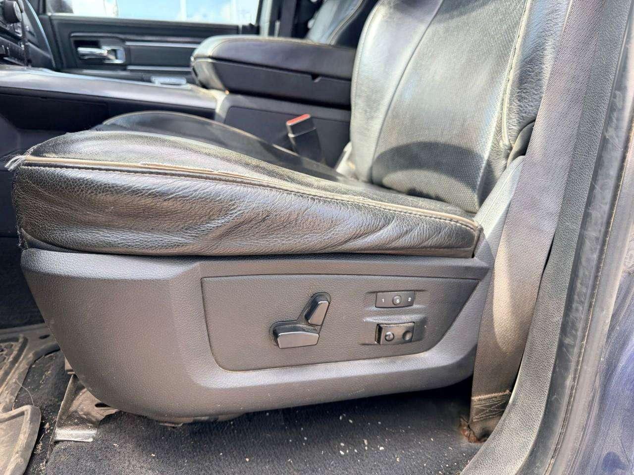 2017 RAM 3500 LARAMIE LIMITED, 6.7L DIESEL, 4X4, MEGA CAB, LEATHER, 1-OWNER, CERTIFIED AS-TRADED! Photo