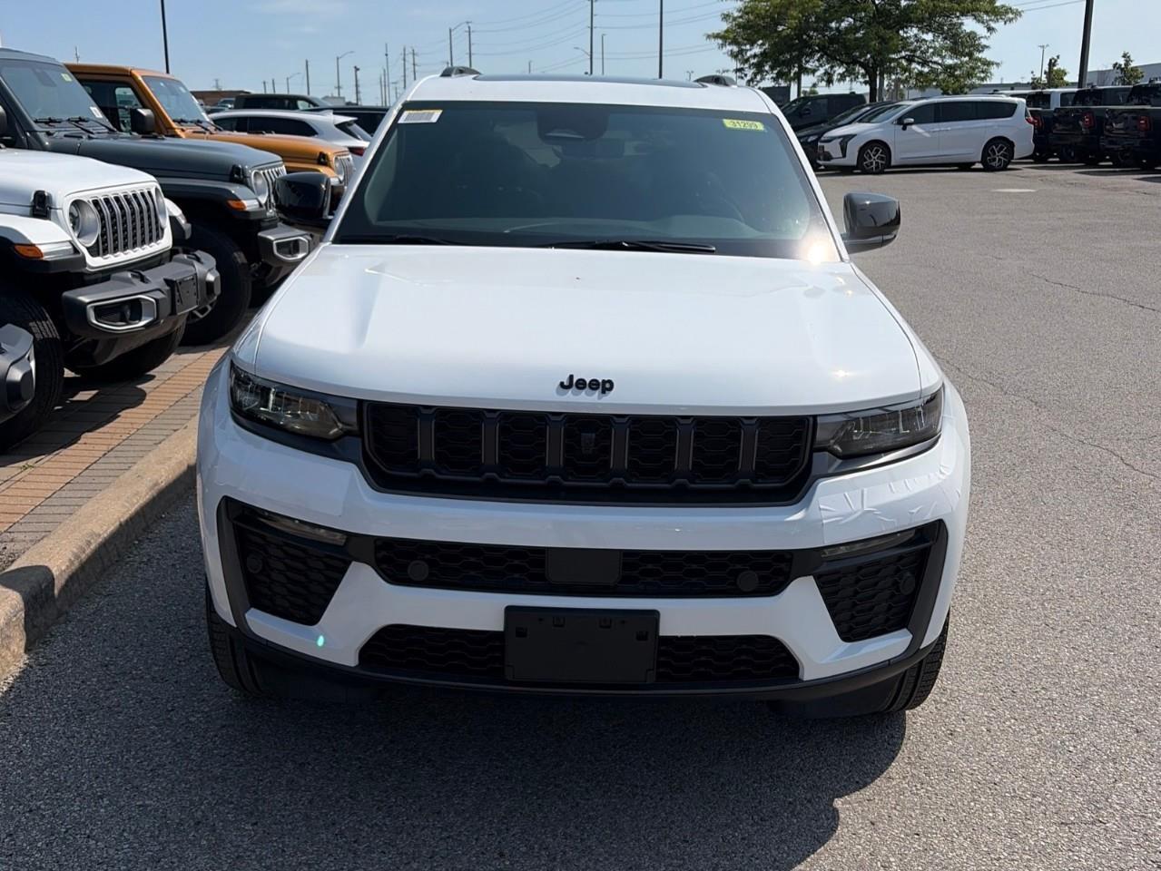 2026 Jeep Grand Cherokee Base 4dr 4x4 Photo5