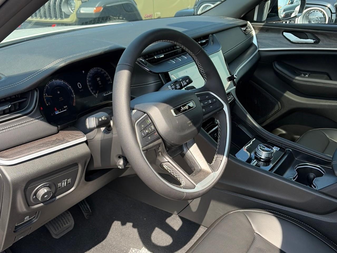 2026 Jeep Grand Cherokee Base 4dr 4x4 Photo
