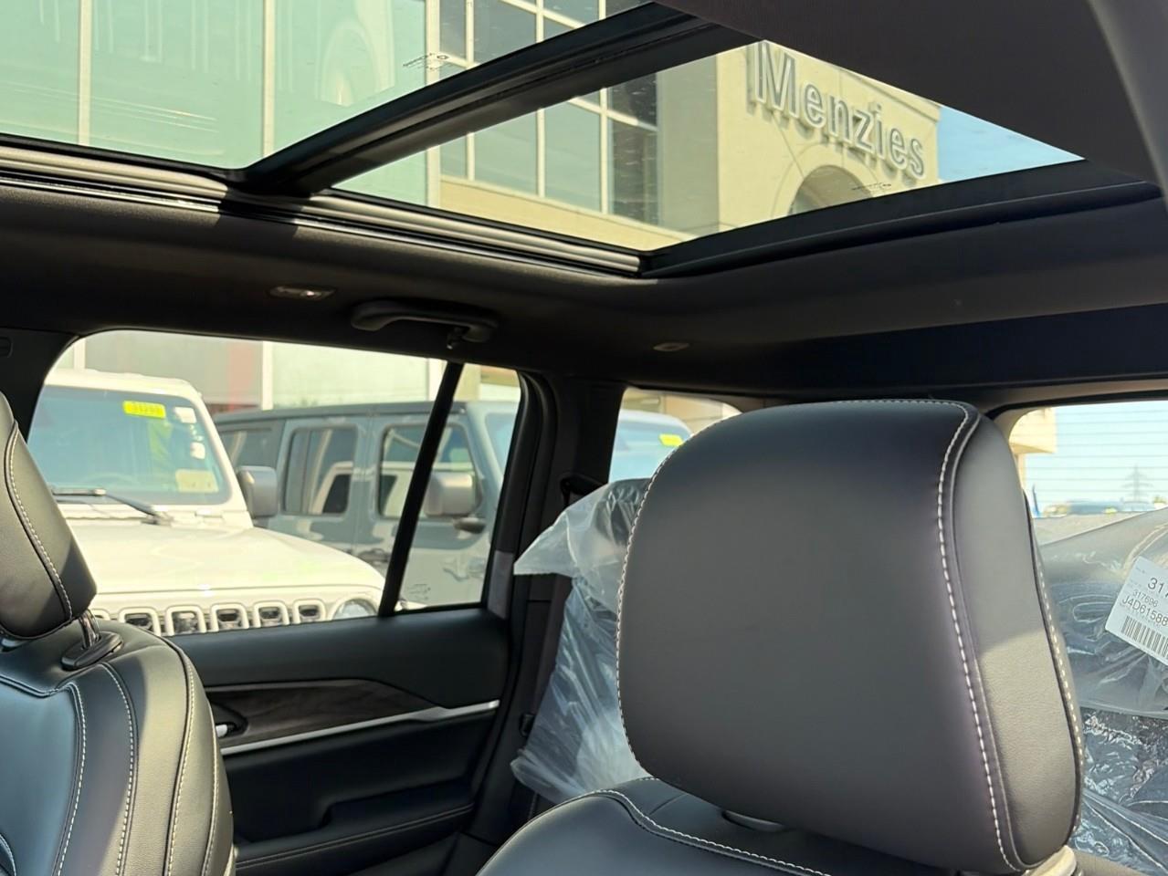 2026 Jeep Grand Cherokee Base 4dr 4x4 Photo