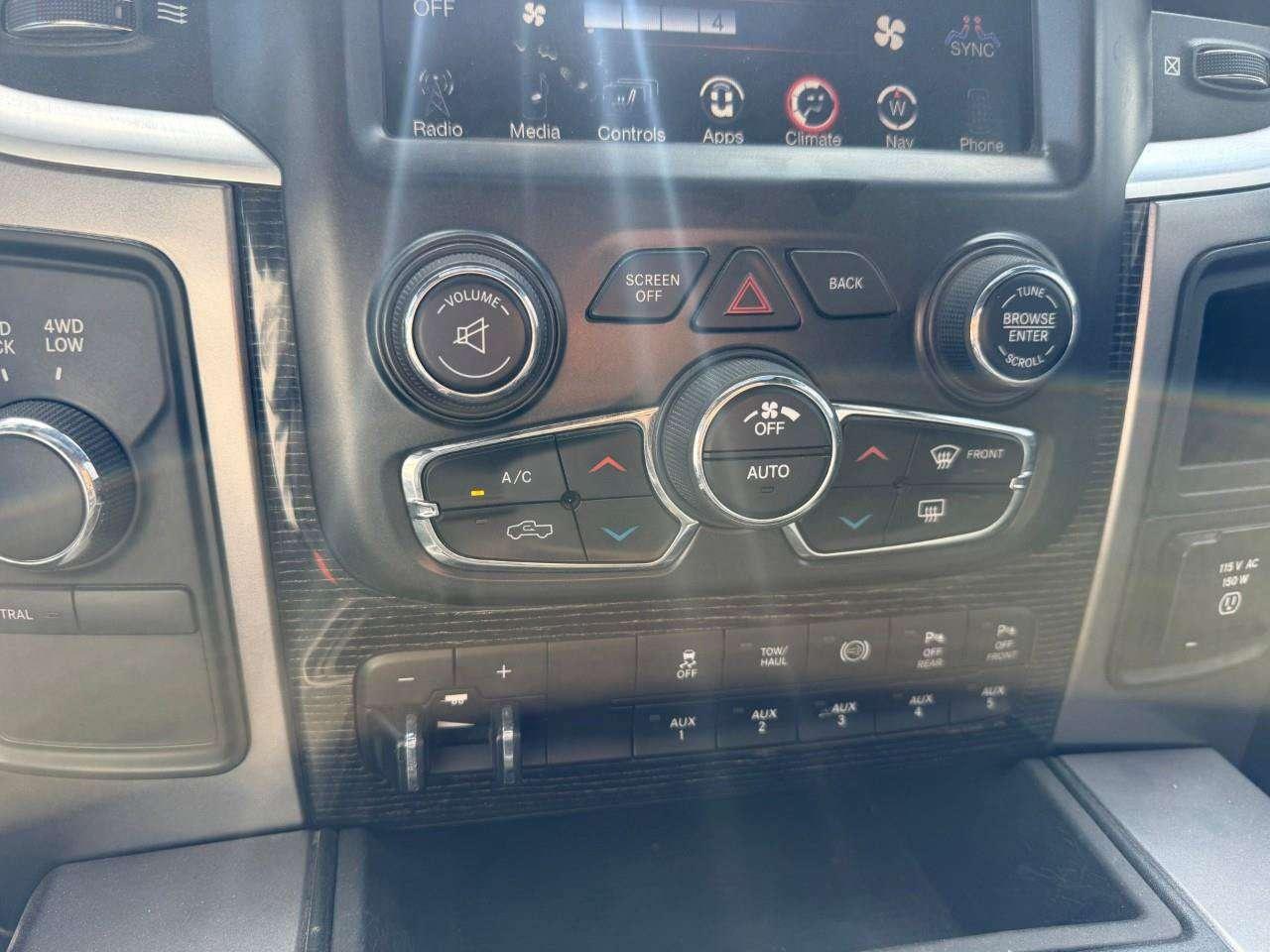 2017 RAM 3500 LARAMIE LIMITED, 6.7L DIESEL, 4X4, MEGA CAB, LEATHER, 1-OWNER, CERTIFIED AS-TRADED! Photo