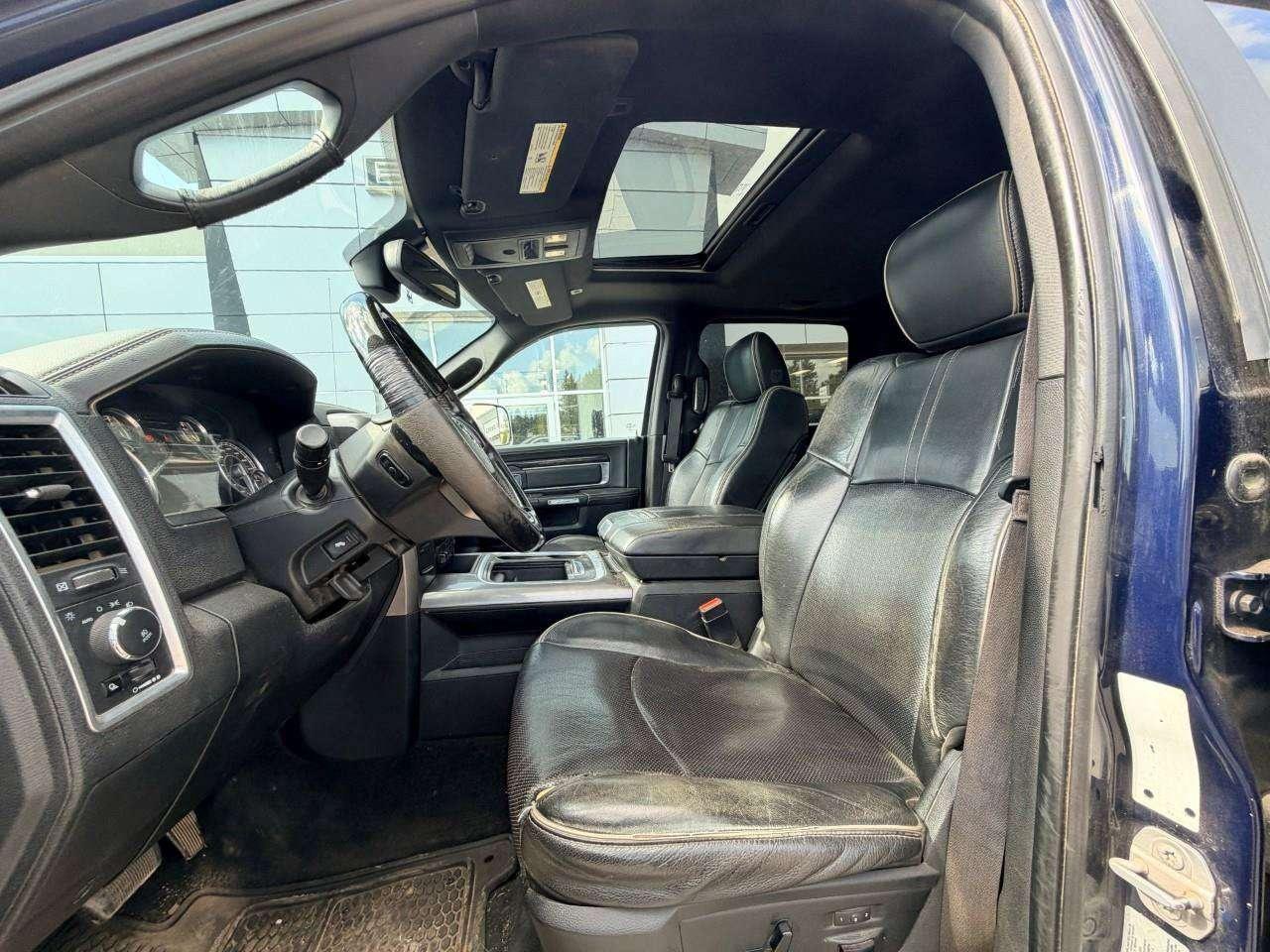 2017 RAM 3500 LARAMIE LIMITED, 6.7L DIESEL, 4X4, MEGA CAB, LEATHER, 1-OWNER, CERTIFIED AS-TRADED! Photo