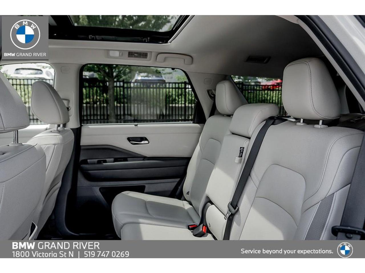 2022 Nissan Pathfinder SL 4dr 4x4 Photo