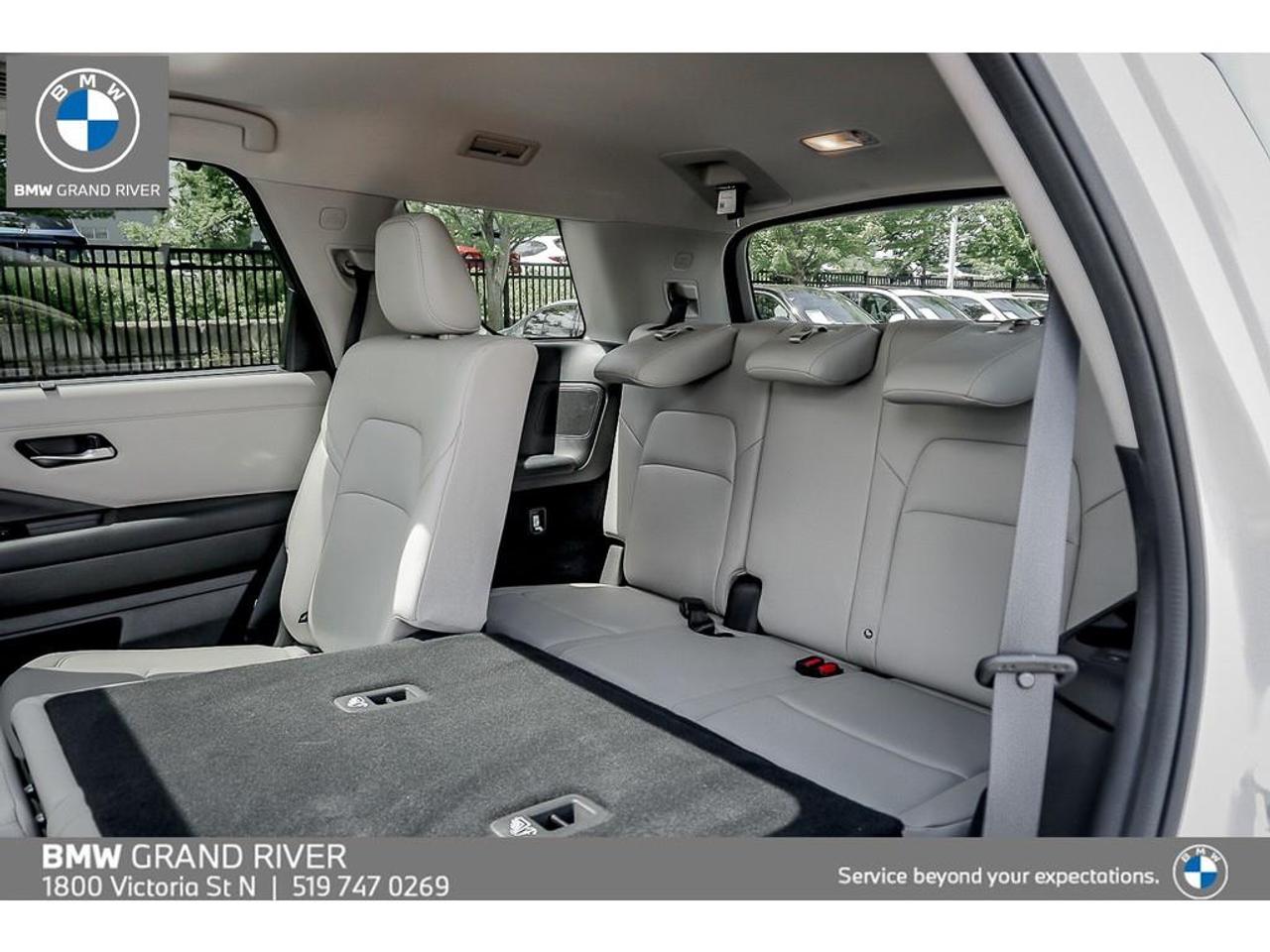 2022 Nissan Pathfinder SL 4dr 4x4 Photo