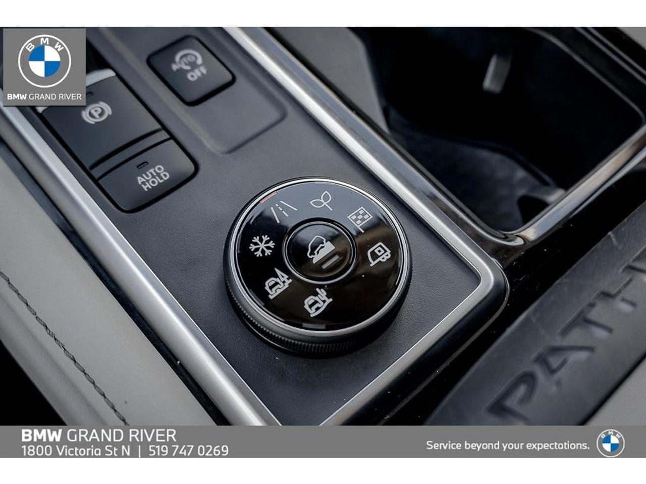 2022 Nissan Pathfinder SL 4dr 4x4 Photo
