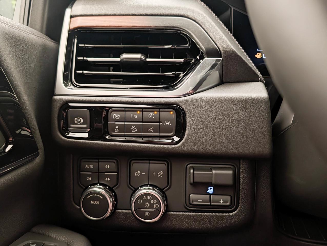 2026 GMC Yukon Denali Photo