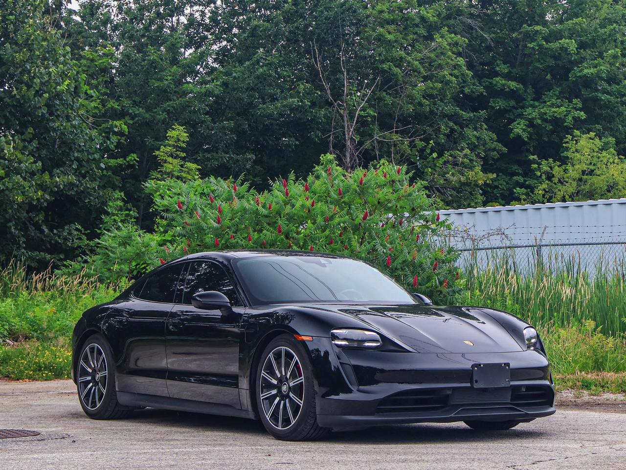 2021 Porsche Taycan 4S Photo3