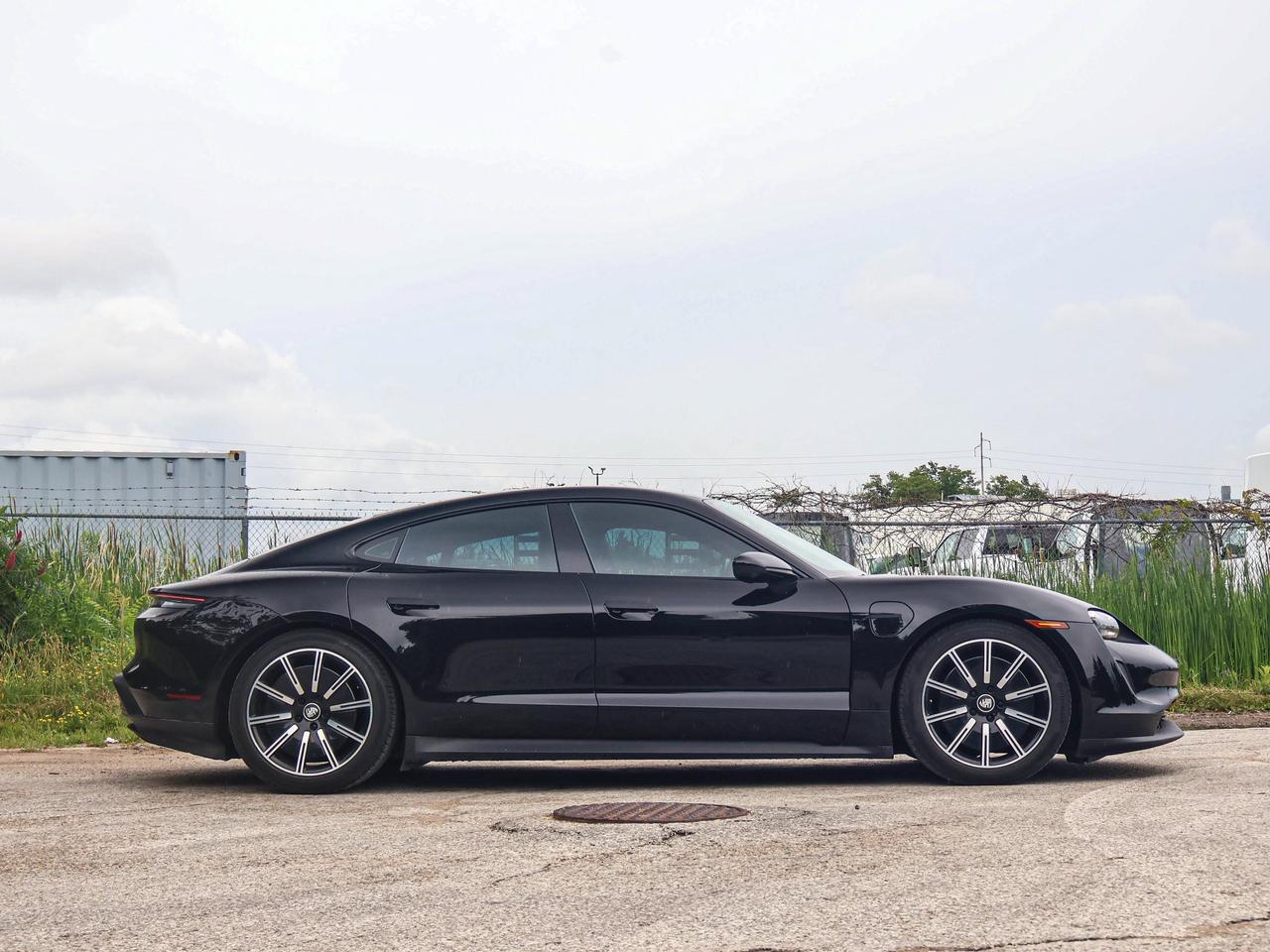 2021 Porsche Taycan 4S Photo2