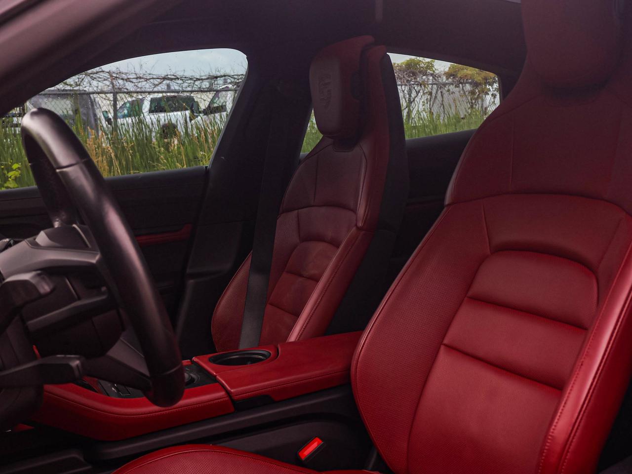 2021 Porsche Taycan 4S Photo