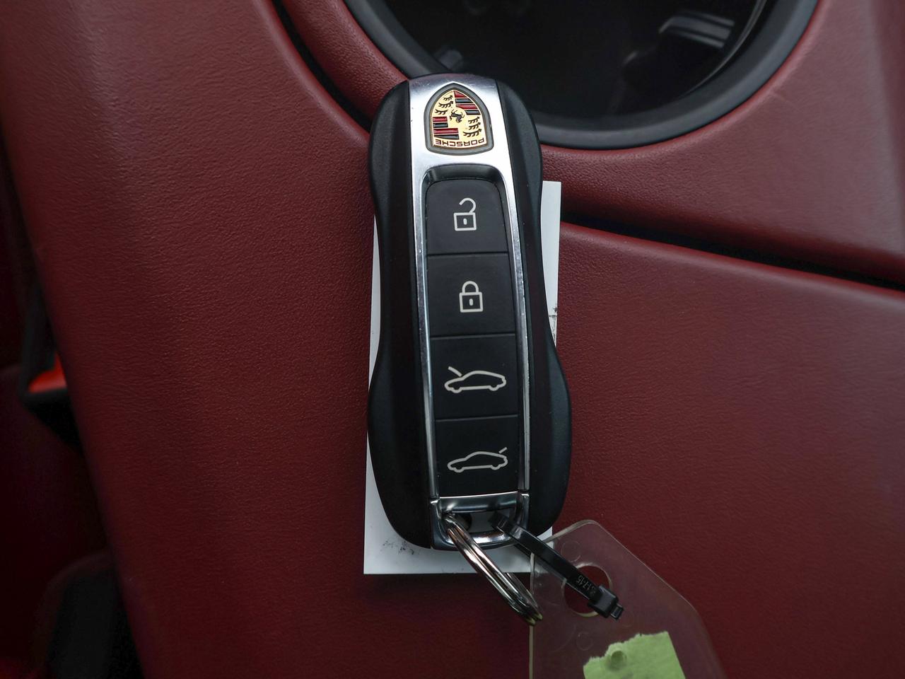 2021 Porsche Taycan 4S Photo