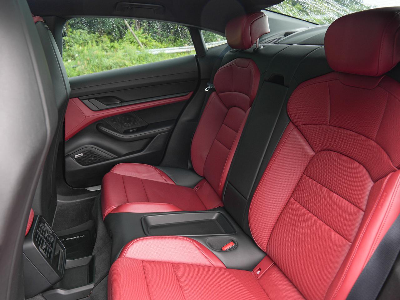 2021 Porsche Taycan 4S Photo