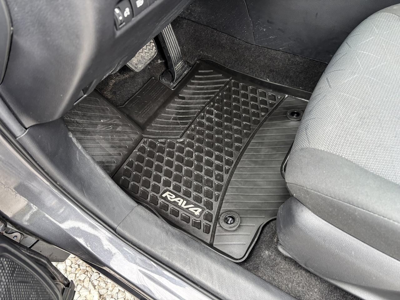 2021 Toyota RAV4 Hybrid LE ~ONTARIO CAR~ Photo
