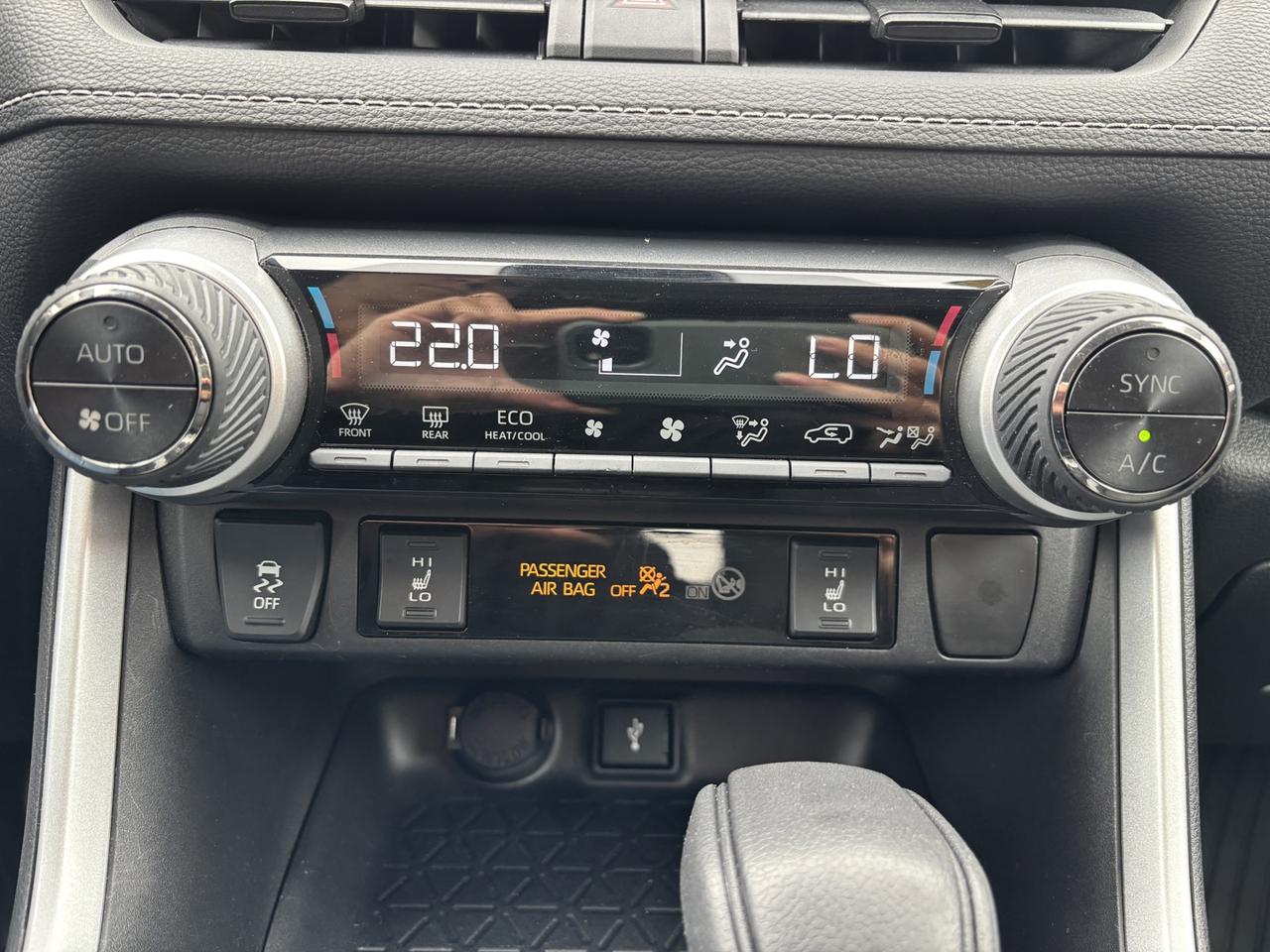 2021 Toyota RAV4 Hybrid LE ~ONTARIO CAR~ Photo