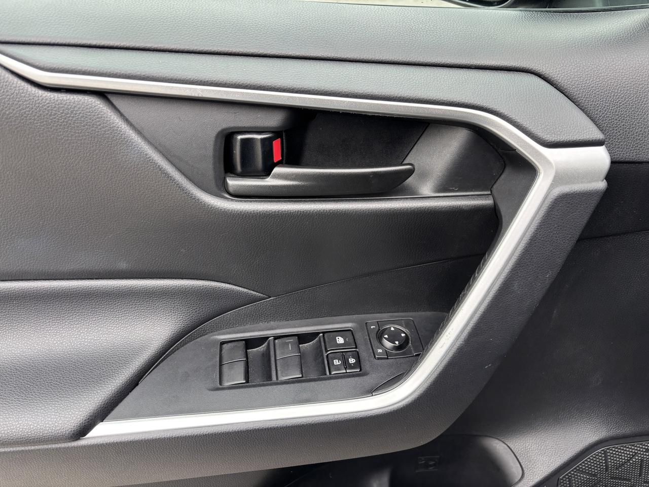 2021 Toyota RAV4 Hybrid LE ~ONTARIO CAR~ Photo