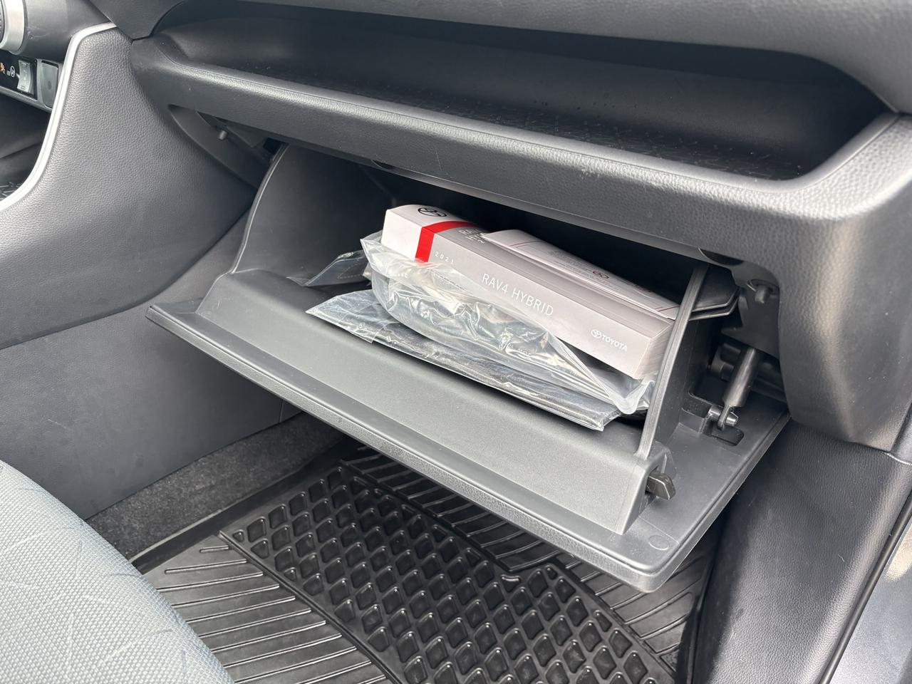 2021 Toyota RAV4 Hybrid LE ~ONTARIO CAR~ Photo