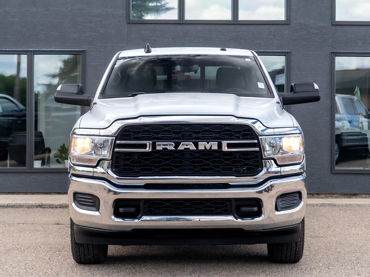 2022 RAM 2500 Tradesman 4x4 Crew Cab 6'4" Box Photo24