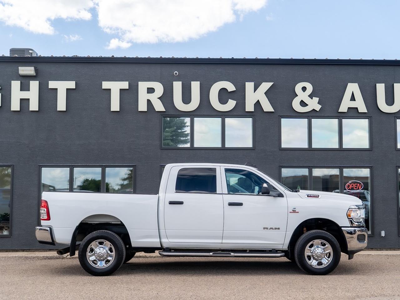 2022 RAM 2500 Tradesman 4x4 Crew Cab 6'4" Box Photo4