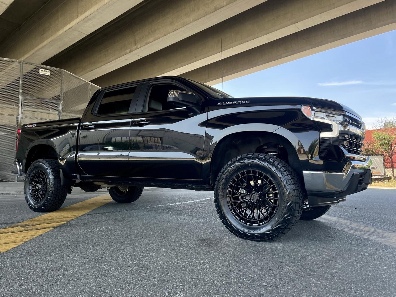 2025 Chevrolet Silverado 1500 LT 5.3L HEATED CUSTOM LEATHR 4" READYLIFT KIT NAVI - Photo #1