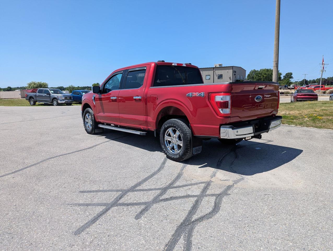 2021 Ford F-150 Lariat 4WD SuperCrew 5.5' Box Photo3