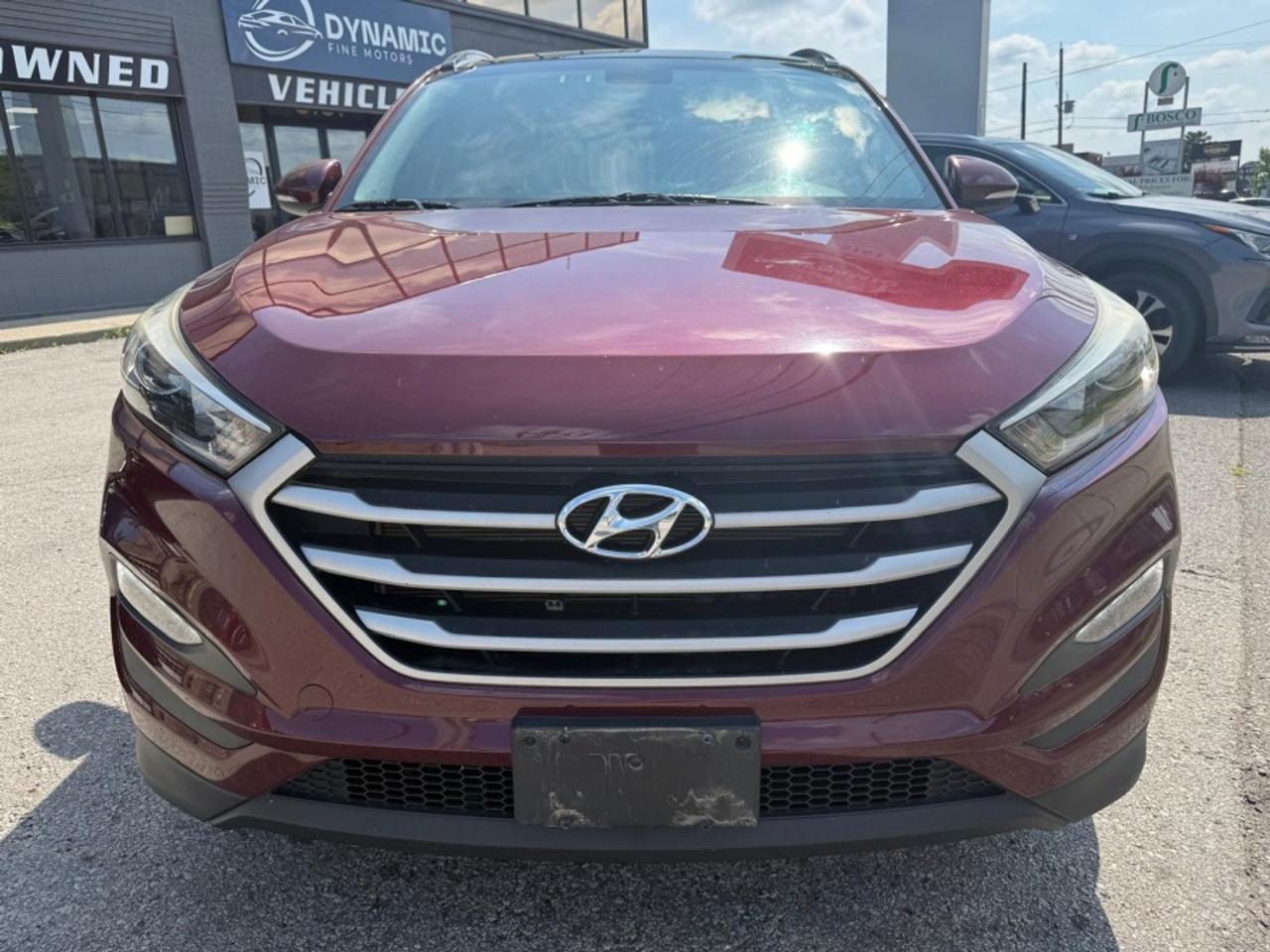 2017 Hyundai Tucson SE AWD /LEATHER /PANO SUNROOF /CLEAN CARFAX - Photo #2