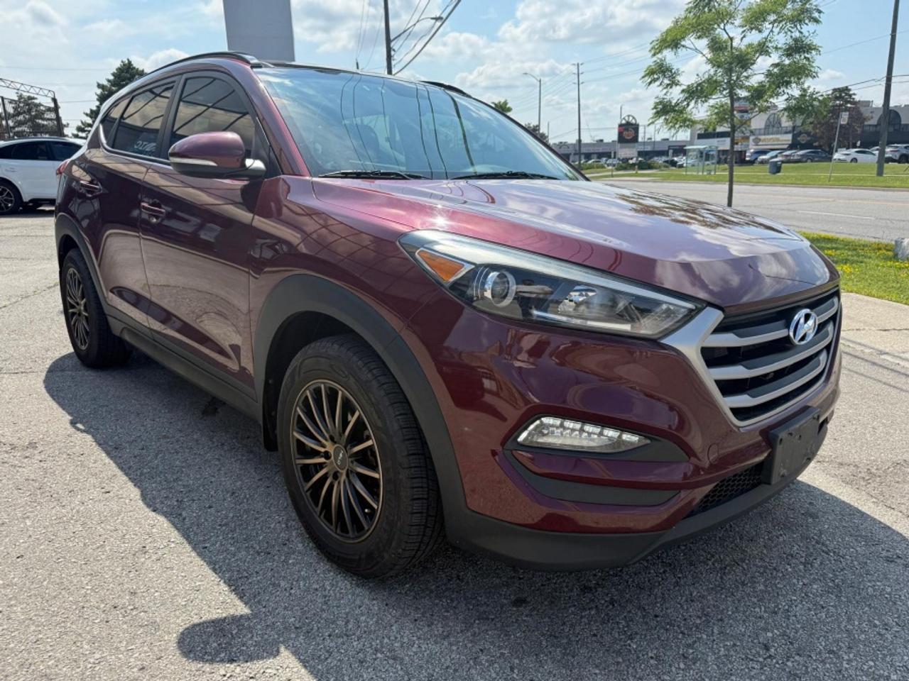 2017 Hyundai Tucson SE AWD /LEATHER /PANO SUNROOF /CLEAN CARFAX - Photo #3