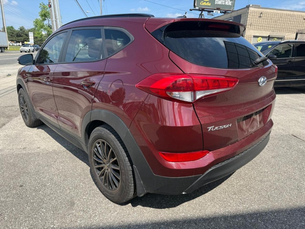 2017 Hyundai Tucson SE AWD /LEATHER /PANO SUNROOF /CLEAN CARFAX Photo