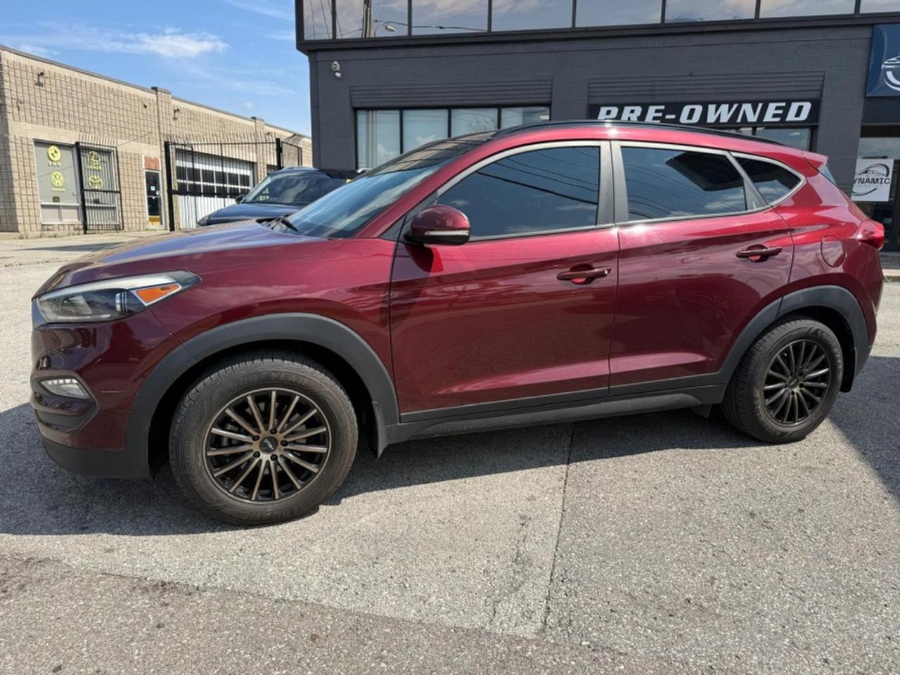 2017 Hyundai Tucson SE AWD /LEATHER /PANO SUNROOF /CLEAN CARFAX Photo