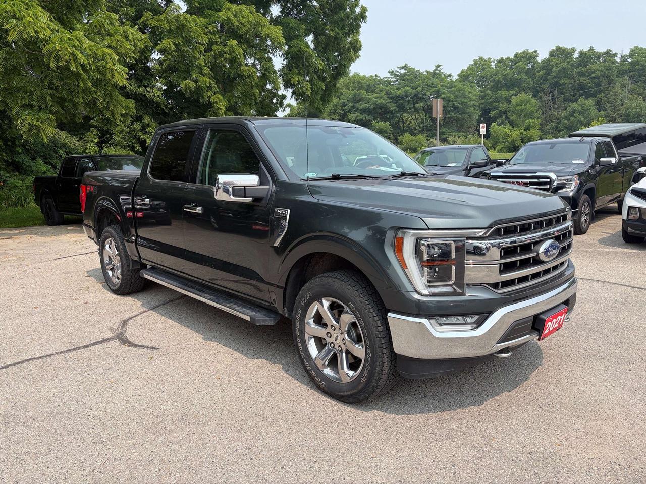 2021 Ford F-150 LARIAT FX4, CLEAN CARFAX, SUNROOF, AUTO START! - Photo #2